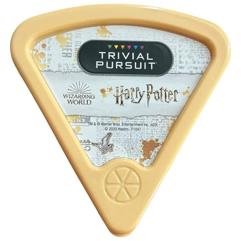Hasbro Gaming Trivial Pursuit Wizarding World Harry Potter Trivia Card Game.